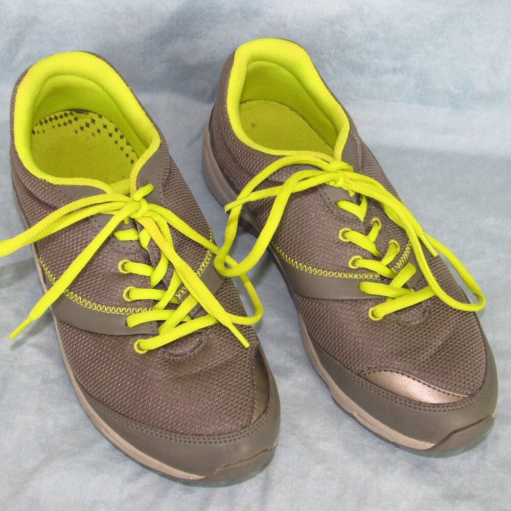 Vionic “Kona” Women’s Sneakers (US Size 8W; See Note)